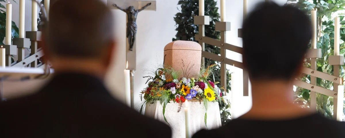 Bestattung Trauerfeier Begräbnis Urne Friedhof 15